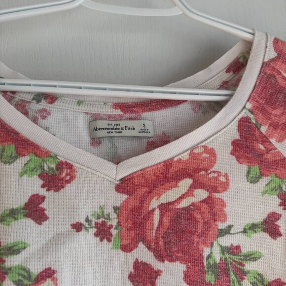 Abercrombie & Fitch floral long sleeve - Picture 2 of 4